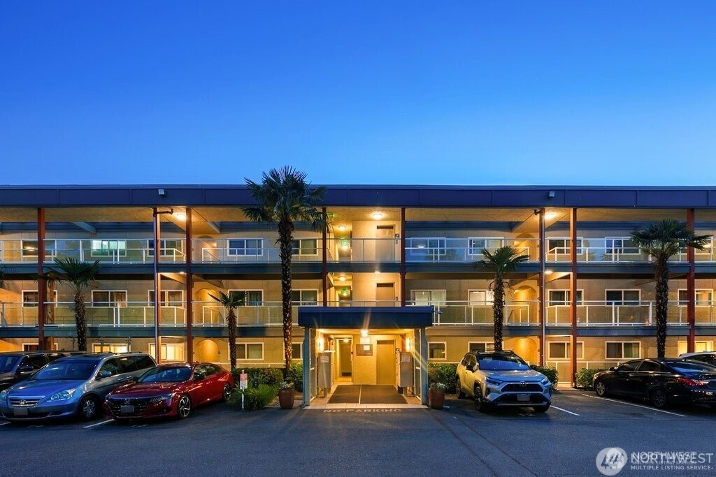 701 122nd Avenue NE #207, Bellevue, WA 98005