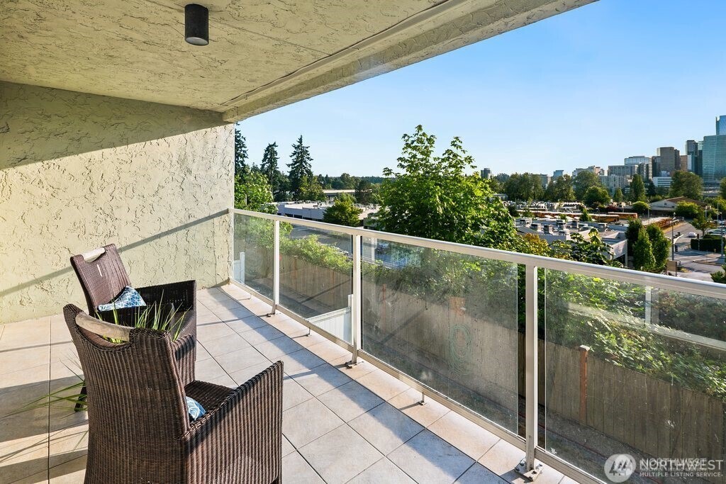 701 122nd Avenue NE #207, Bellevue, WA 98005