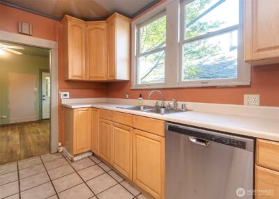 2214 N 60th Street , Seattle, WA 98103 - Photo 4