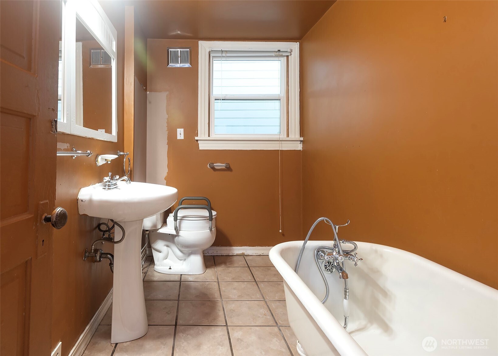 2214 N 60th Street , Seattle, WA 98103