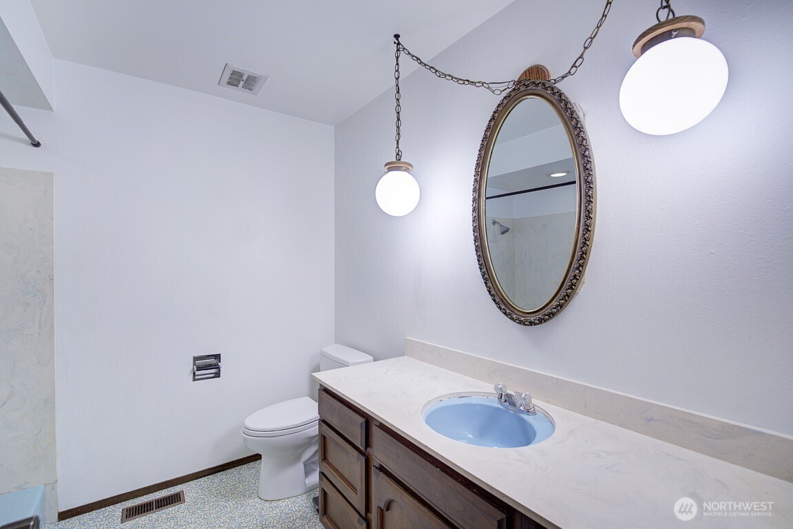 8435 198th Place SW, Edmonds, WA 98026
