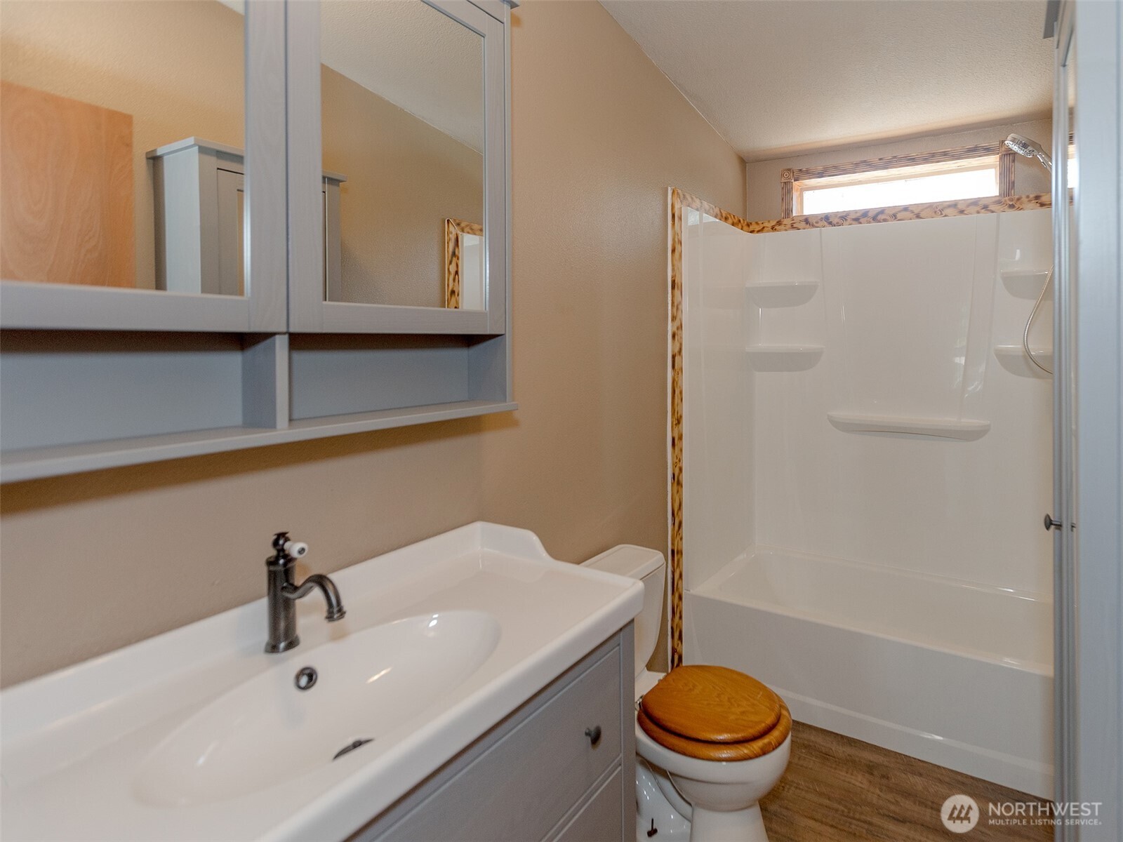 108 Longhorn Road , Amboy, WA 98601
