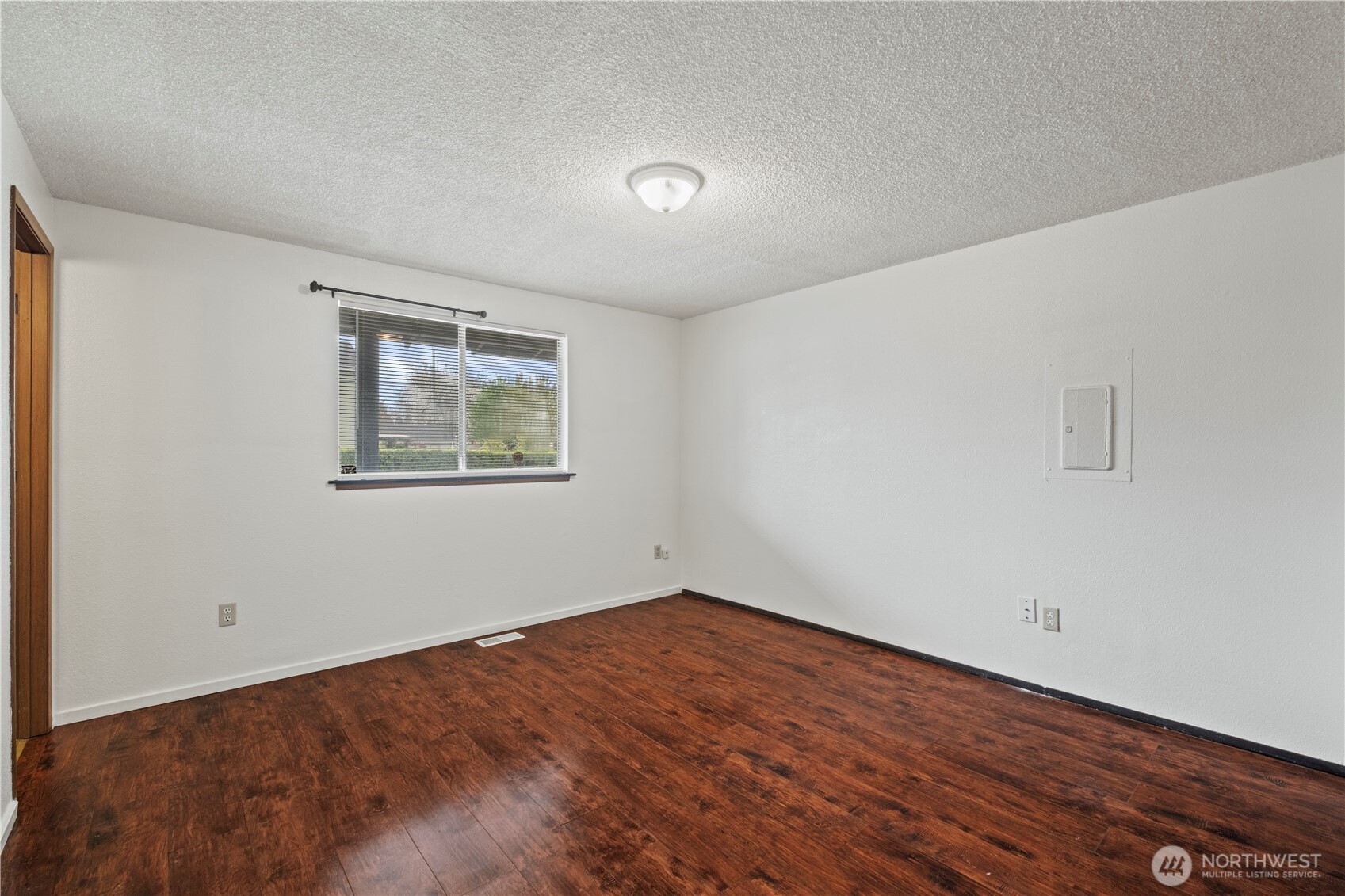 5676 S I Street , Tacoma, WA 98408