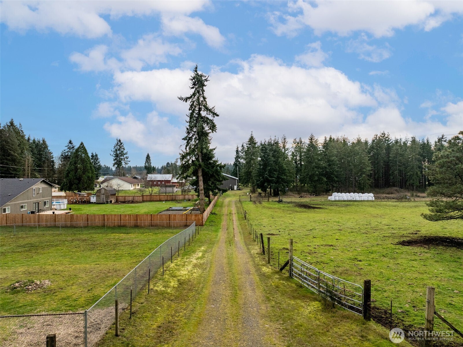 18647 Joselyn Street SW, Rochester, WA 98579