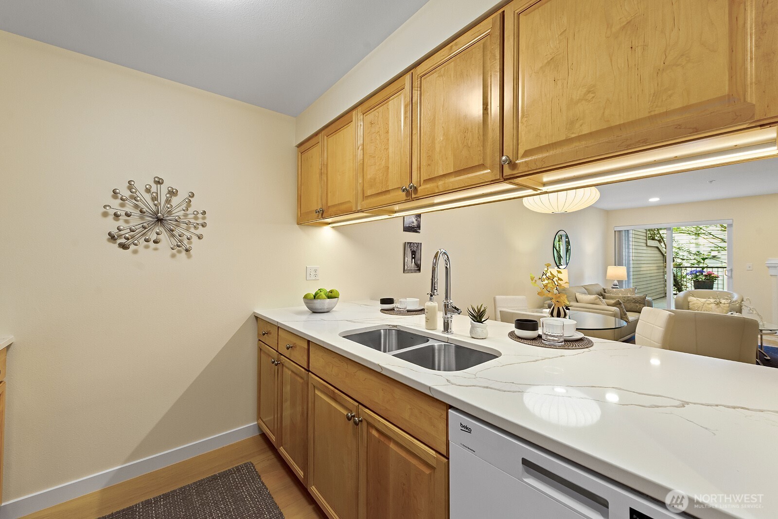 12345 Roosevelt Way NE #209, Seattle, WA 98125