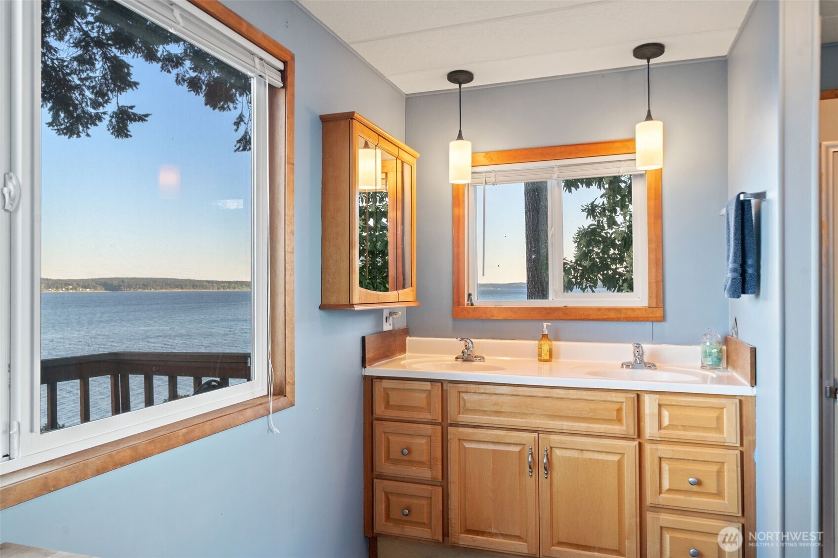 727 E Stretch Island Road S, Grapeview, WA 98546