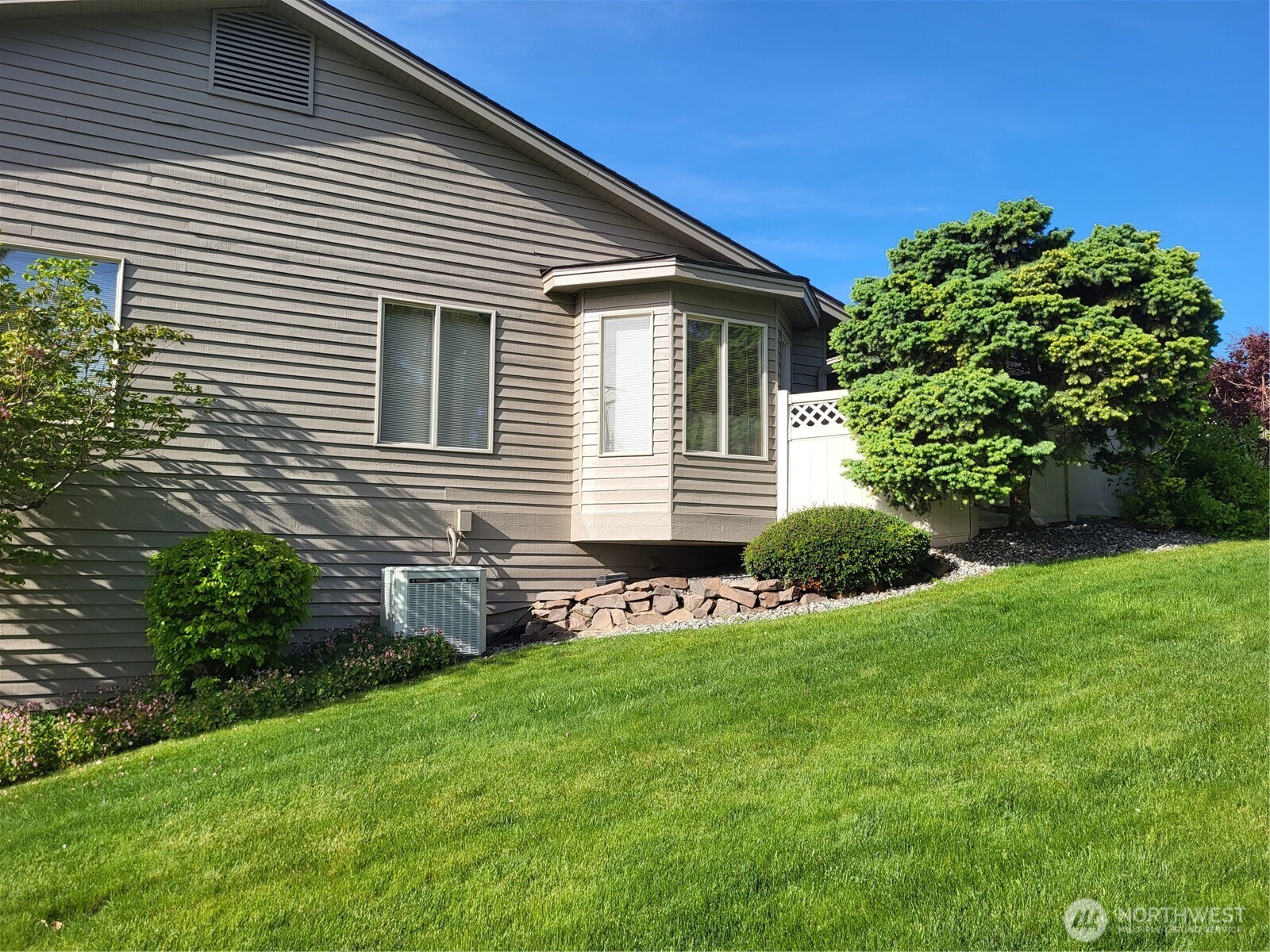 351 19th Street NE #26, East Wenatchee, WA 98802