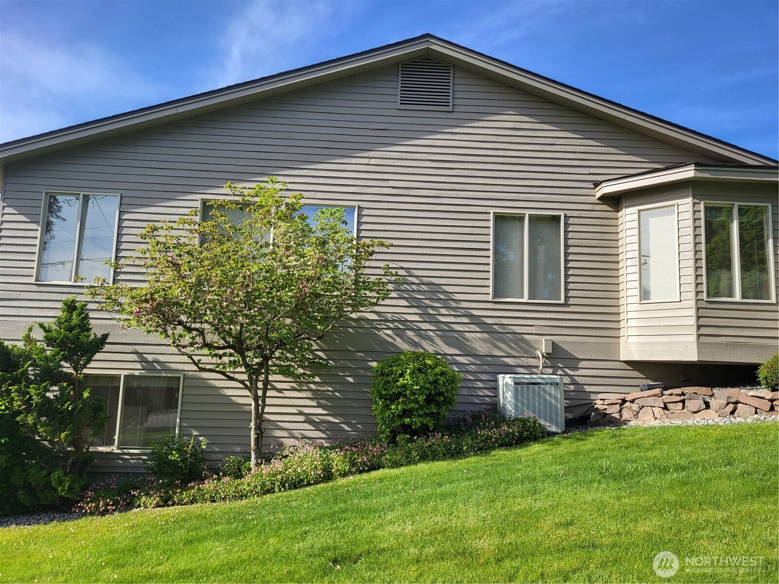 351 19th Street NE #26, East Wenatchee, WA 98802