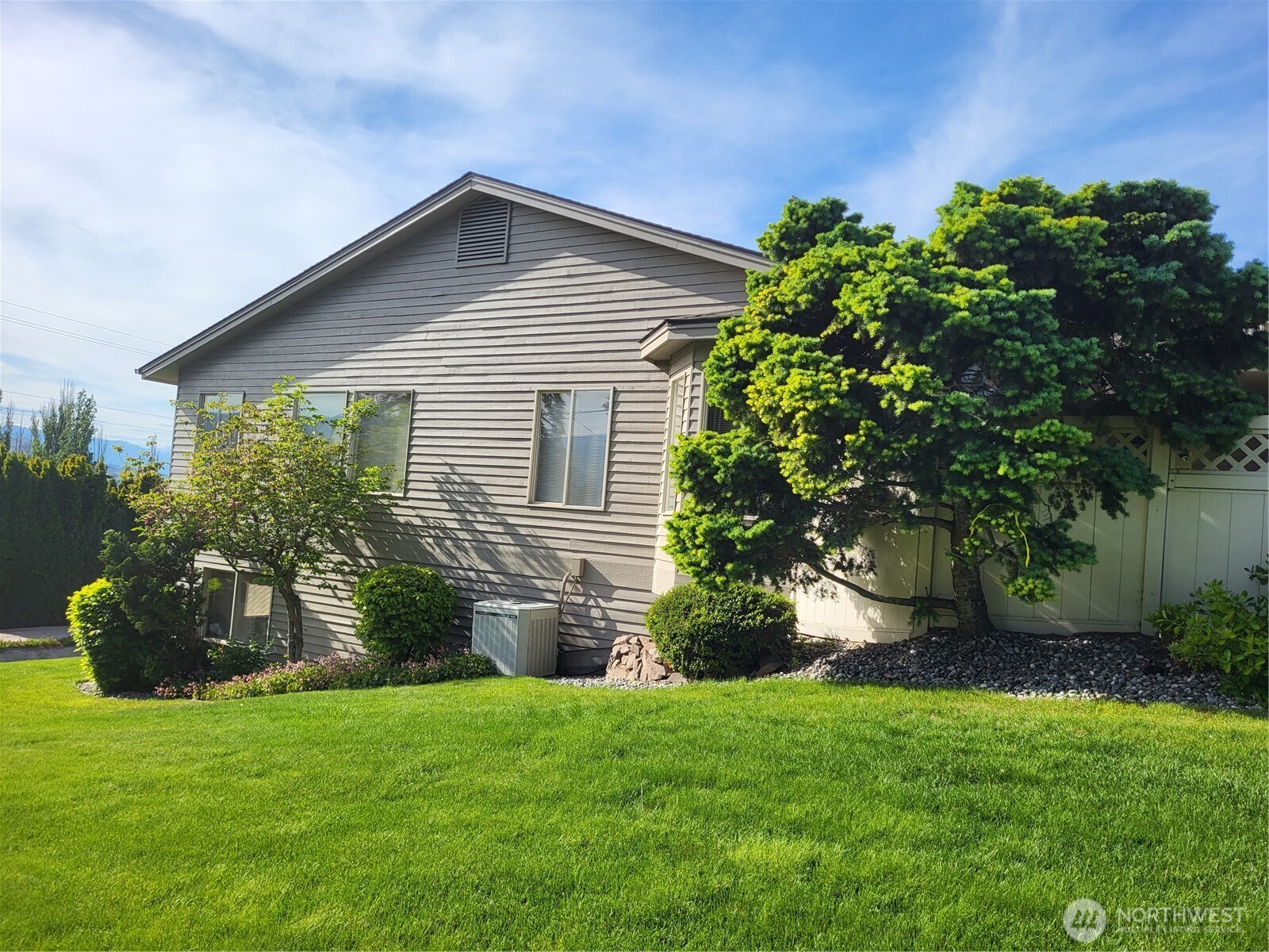 351 19th Street NE #26, East Wenatchee, WA 98802
