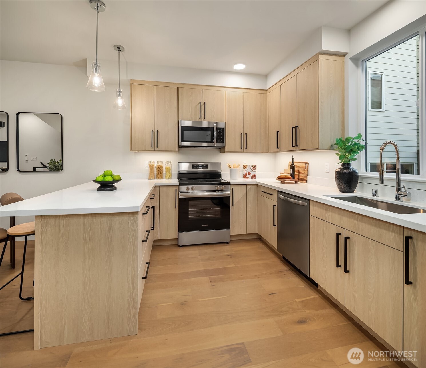 105 NW 39th Street #D, Seattle, WA 98107