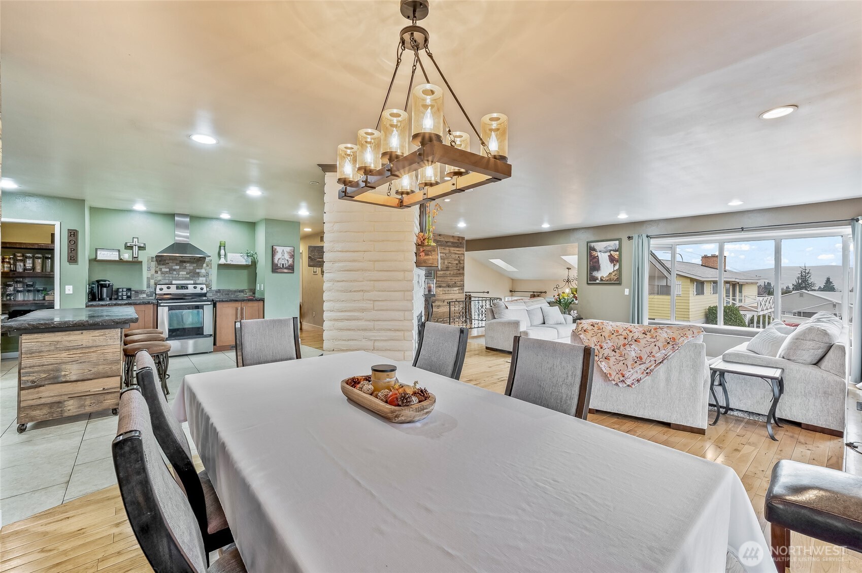 809 N Kenroy Terrace , East Wenatchee, WA 98802