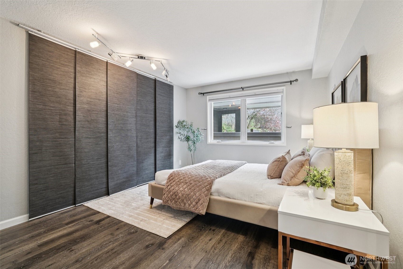 2219 14th Avenue W #304, Seattle, WA 98119