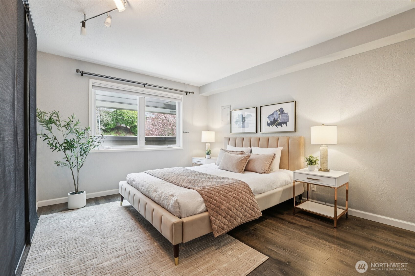 2219 14th Avenue W #304, Seattle, WA 98119