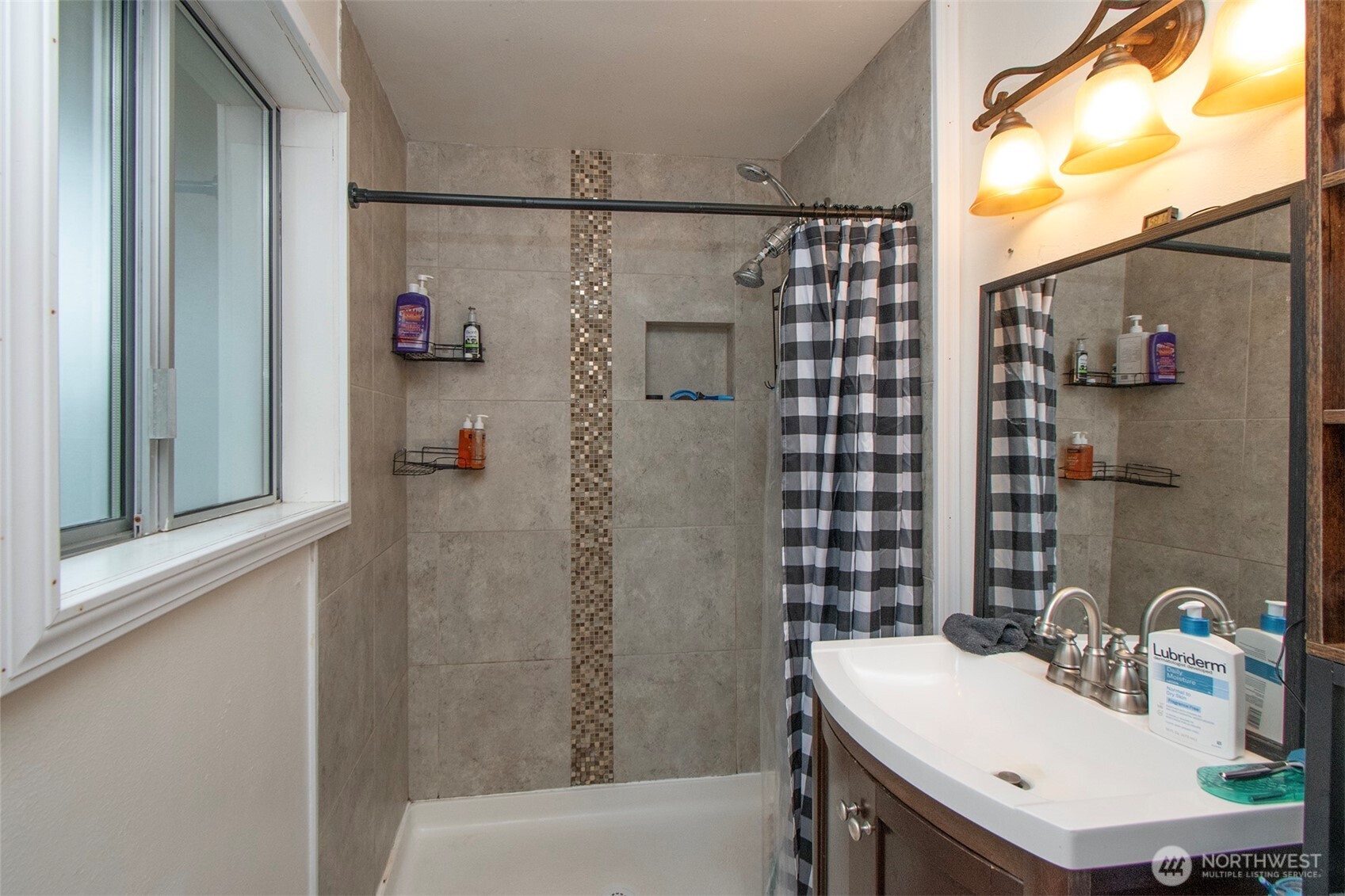 2717 S Laurel Street , Port Angeles, WA 98362