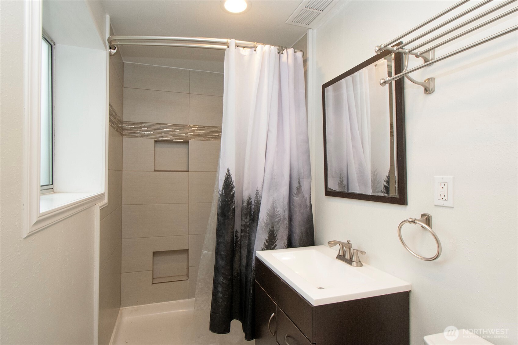 2717 S Laurel Street , Port Angeles, WA 98362