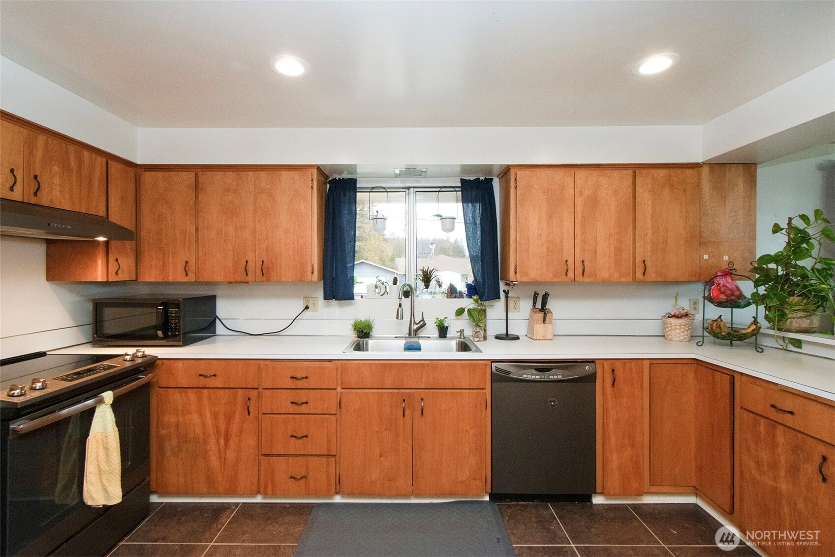 2717 S Laurel Street , Port Angeles, WA 98362