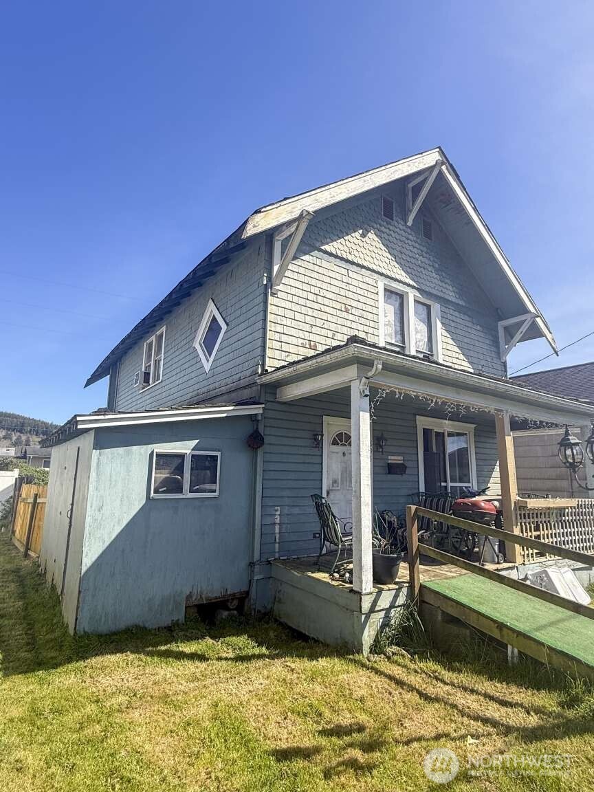 804 Monroe Street , Hoquiam, WA 98550