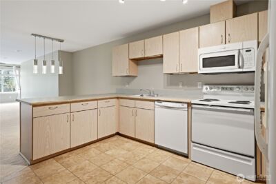 18210 73rd Avenue NE #201, Kenmore, WA 98028-2770 - Photo 5