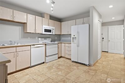 18210 73rd Avenue NE #201, Kenmore, WA 98028-2770 - Photo 6