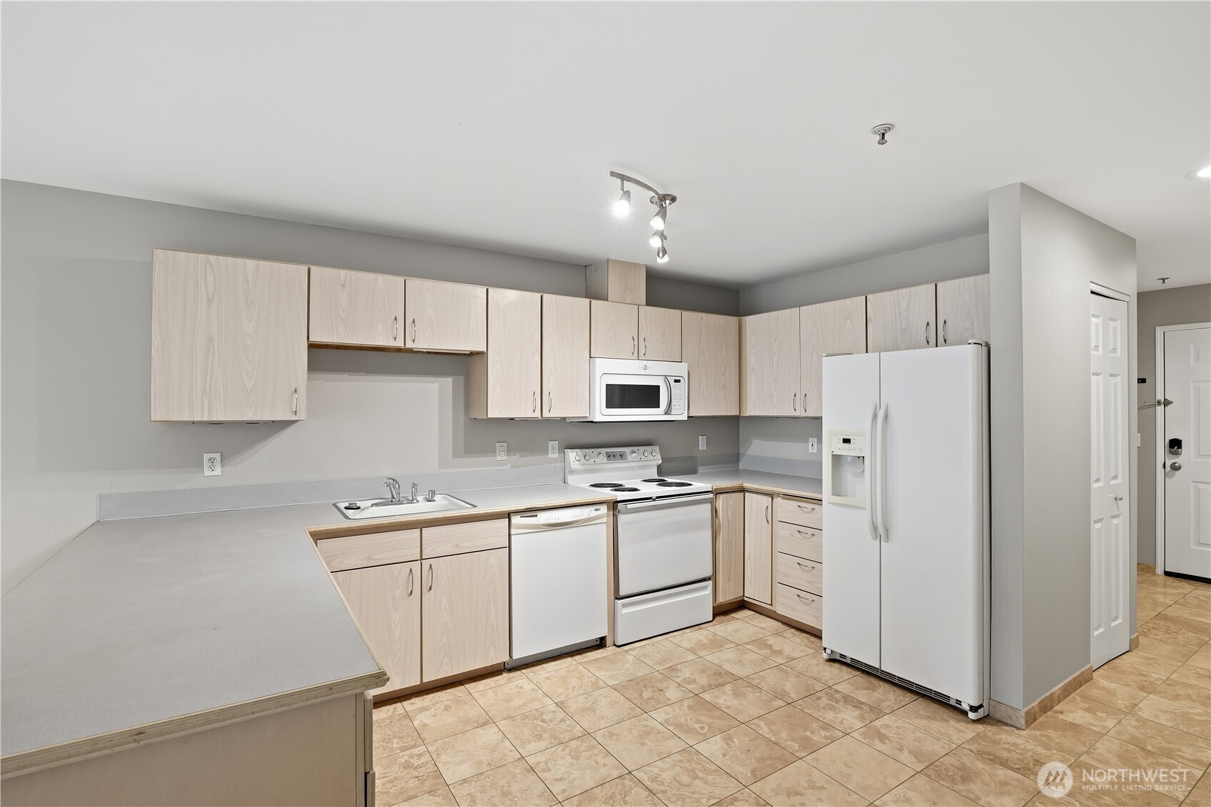 18210 73rd Avenue NE #201, Kenmore, WA 98028-2770