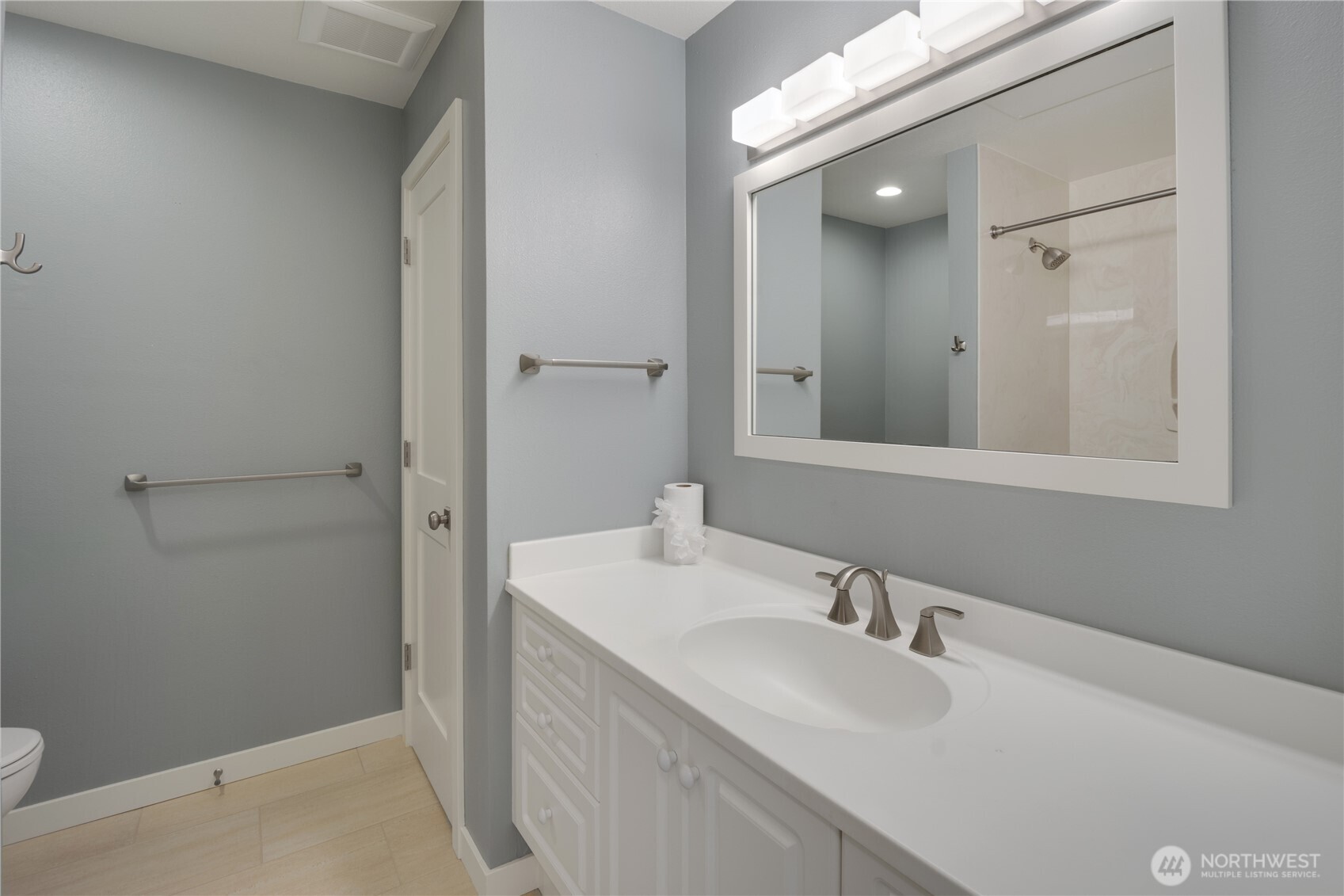 387 101st Avenue SE #202-F, Bellevue, WA 98004
