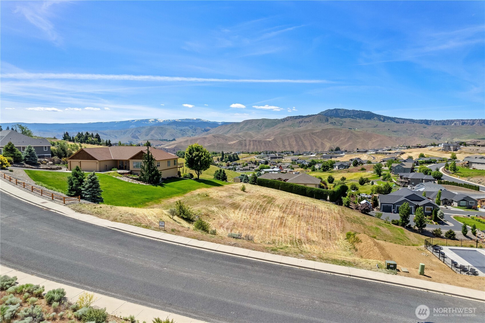 443 W Rolling Hills Lane , Wenatchee, WA 98801