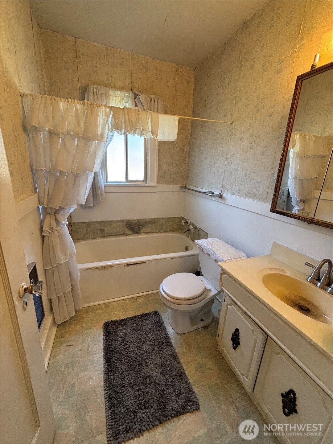 2835 Pacific Avenue , Hoquiam, WA 98550