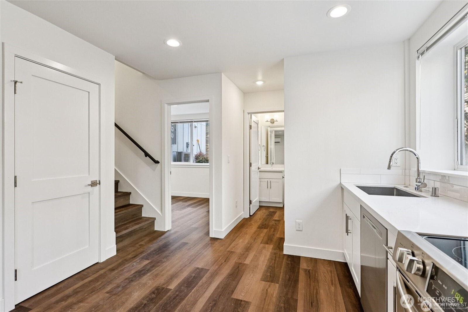 5255 Brooklyn Avenue NE, Seattle, WA 98015