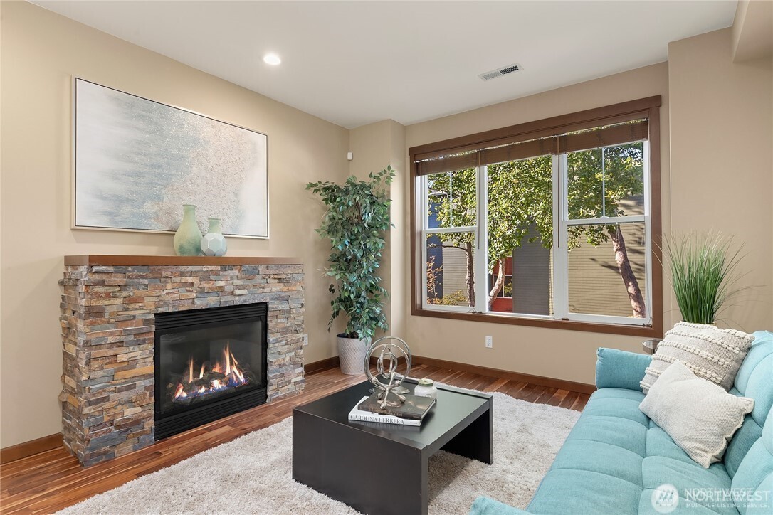 303 Bellevue Way SE, Bellevue, WA 98004