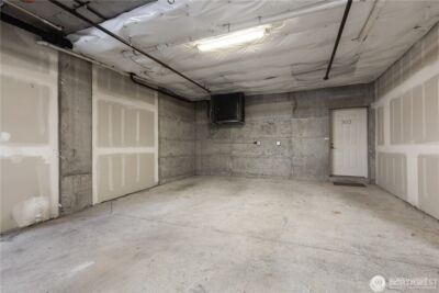 303 Bellevue Way SE, Bellevue, WA 98004 - Photo 26