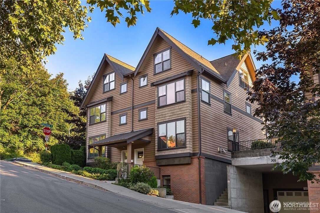 303 Bellevue Way SE, Bellevue, WA 98004