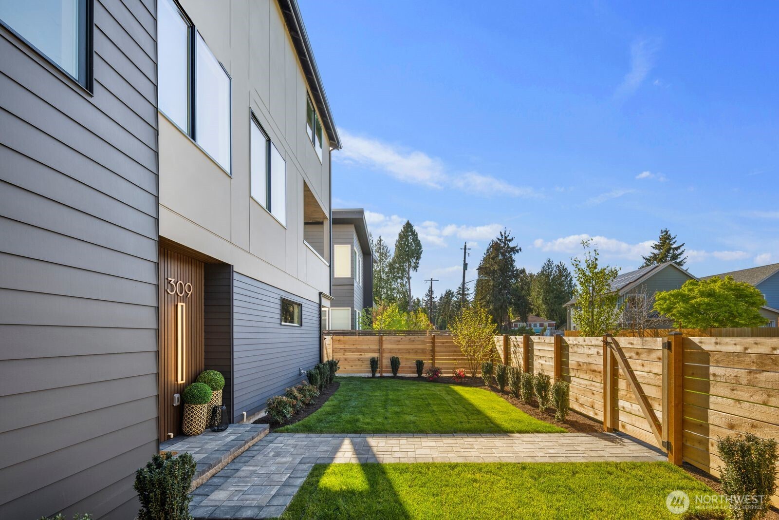 309 NW 92nd Street , Seattle, WA 98117