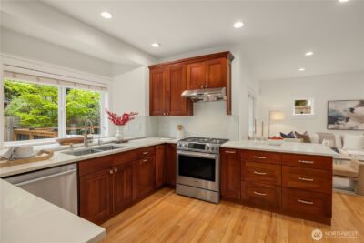 10729 23rd Avenue NE, Seattle, WA 98125 - Photo 14