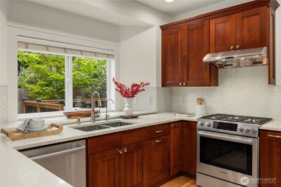 10729 23rd Avenue NE, Seattle, WA 98125 - Photo 15