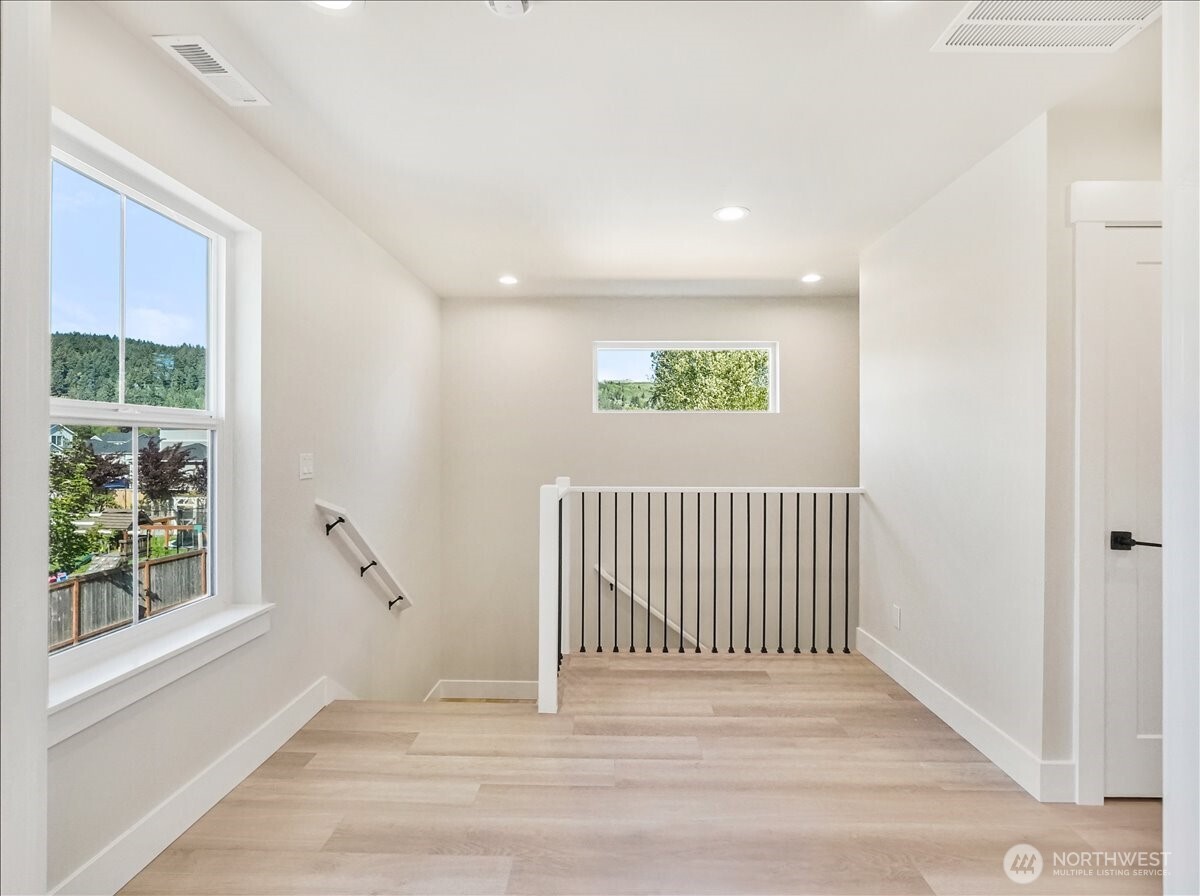 5701 Parker Road E, Sumner, WA 98390