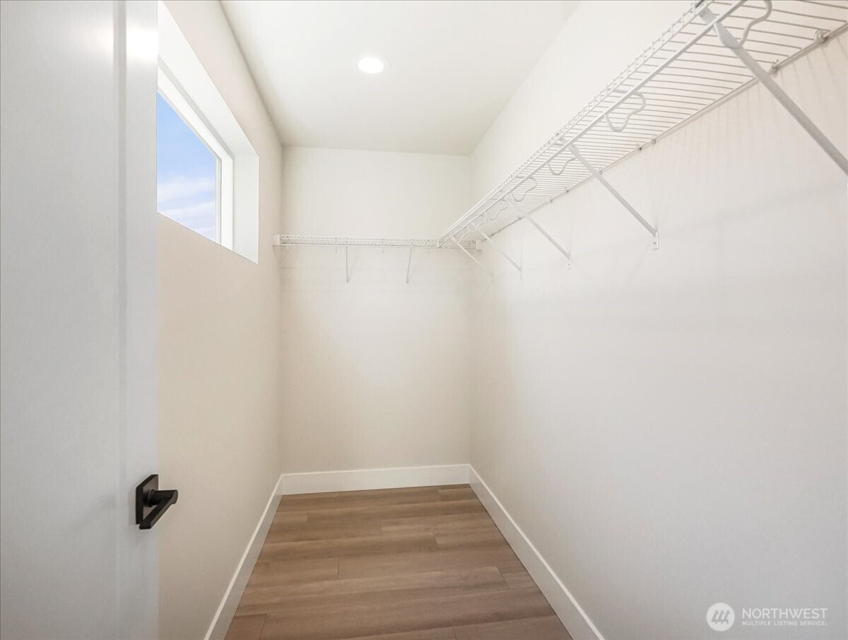 5701 Parker Road E, Sumner, WA 98390