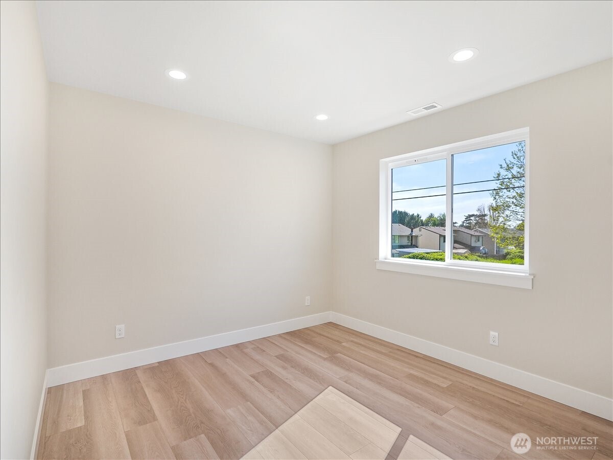5701 Parker Road E, Sumner, WA 98390