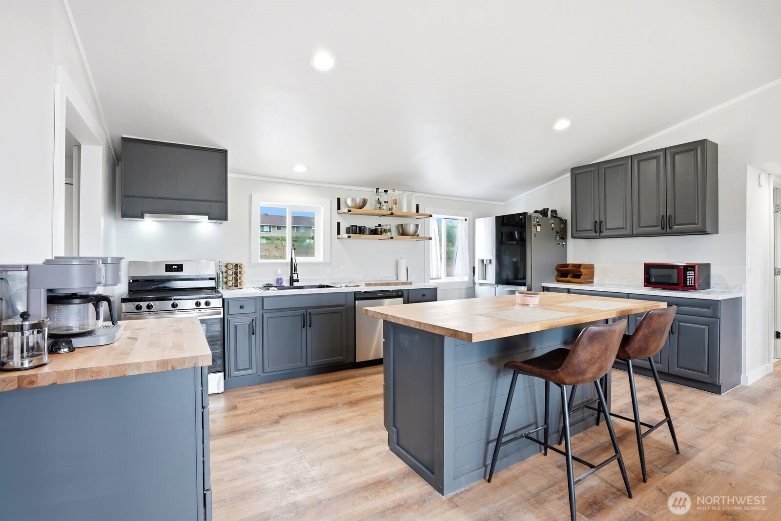 671 Hull Road , Selah, WA 98942