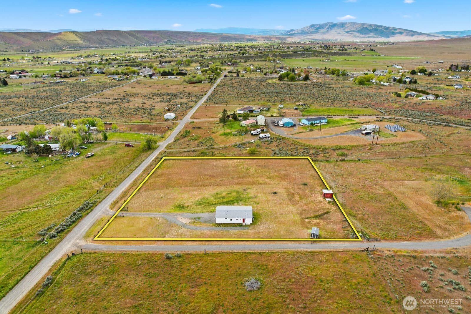 671 Hull Road , Selah, WA 98942