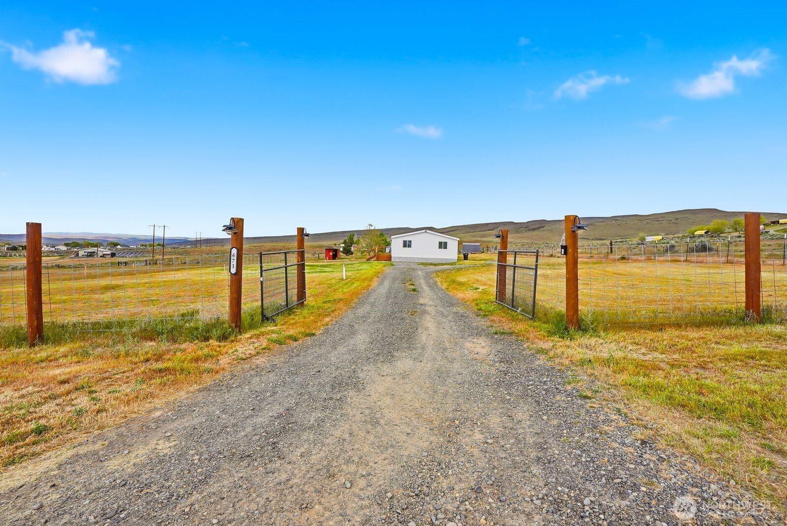671 Hull Road , Selah, WA 98942