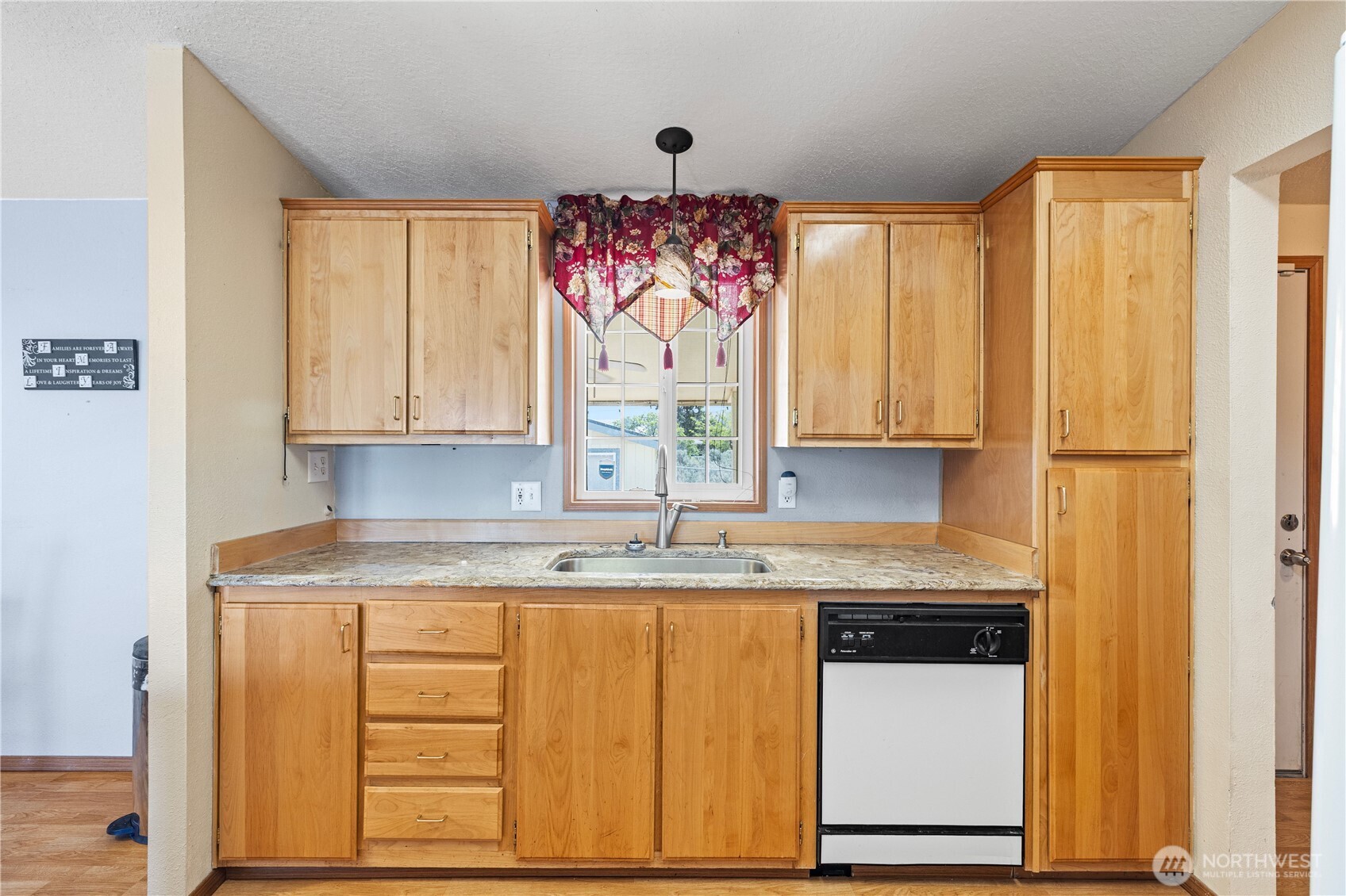 403 Apple Place SW, Mattawa, WA 99349