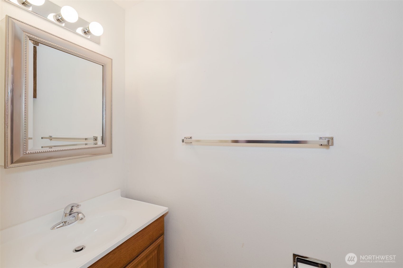 3875 NE Pinecone Drive , Bremerton, WA 98310