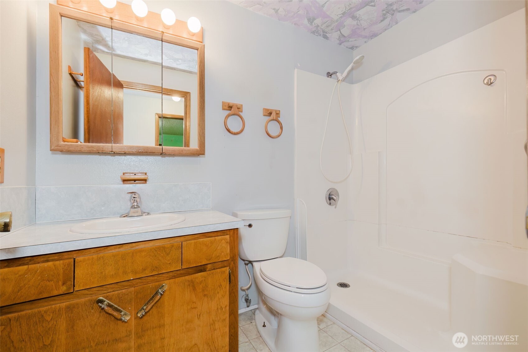 3875 NE Pinecone Drive , Bremerton, WA 98310