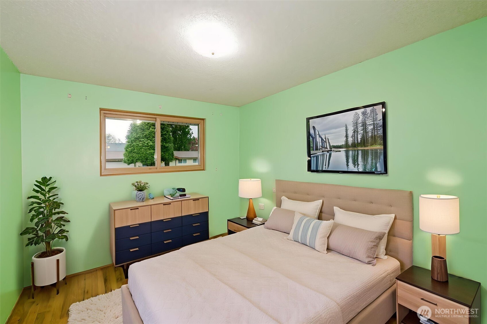 3875 NE Pinecone Drive , Bremerton, WA 98310