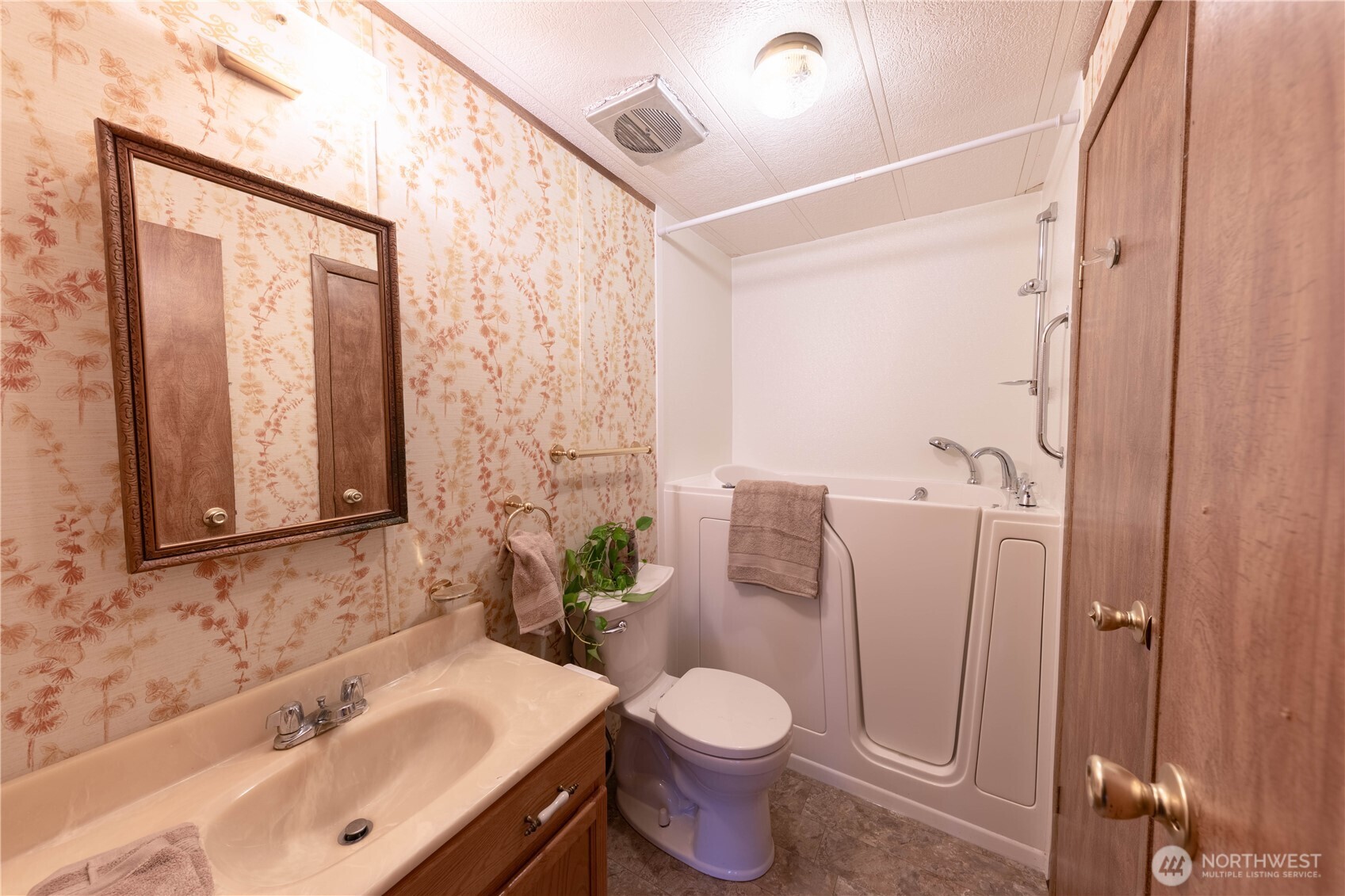 2725 E Fir Street #112, Mount Vernon, WA 98273