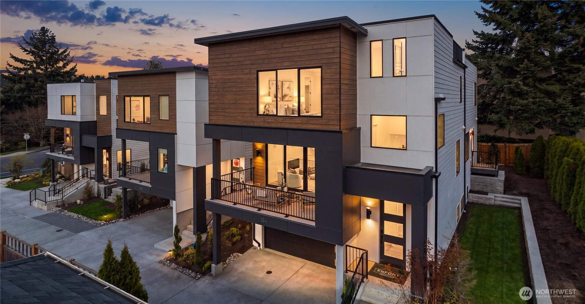 134 8th Ct , Kirkland, WA 98033