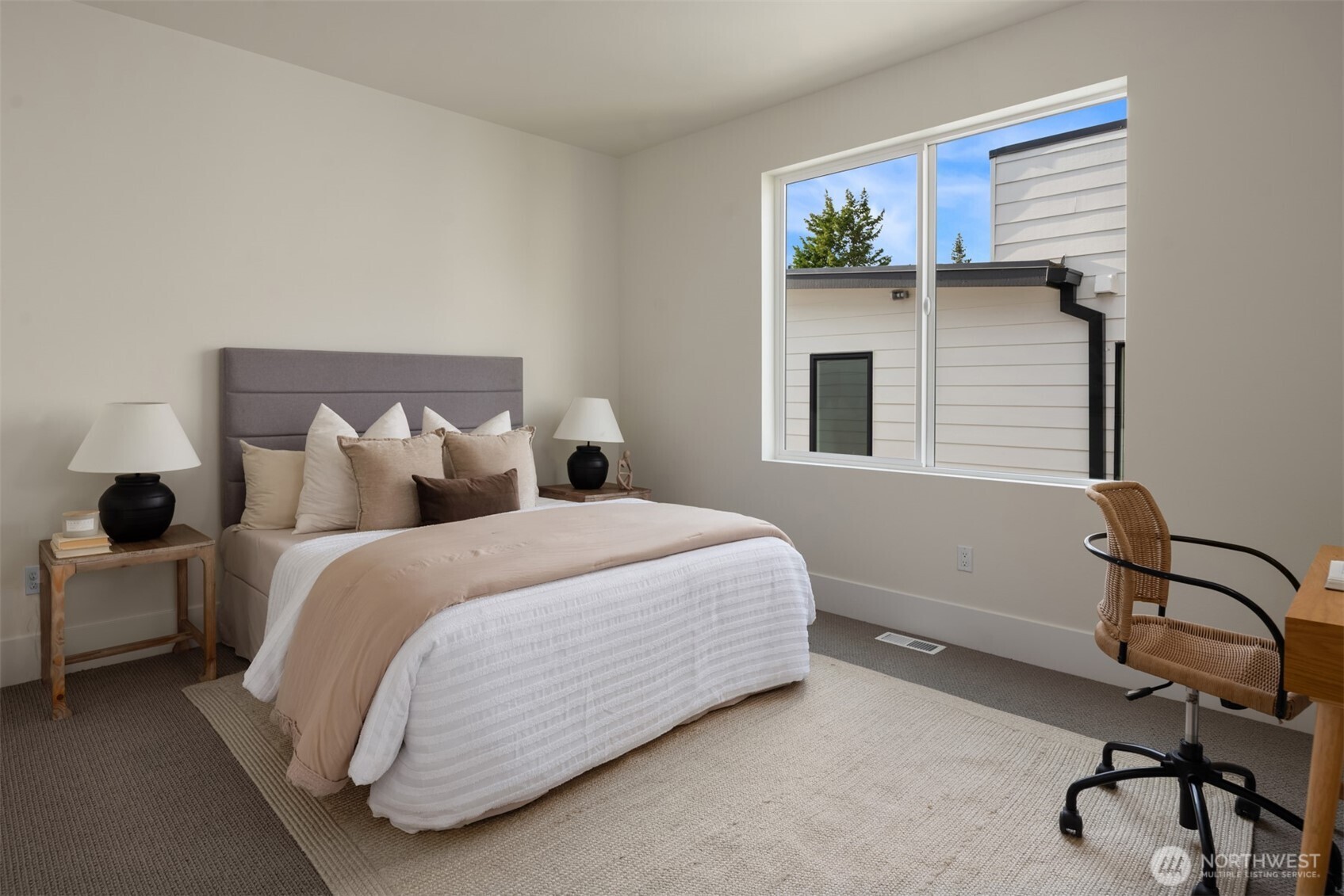 134 8th Ct , Kirkland, WA 98033