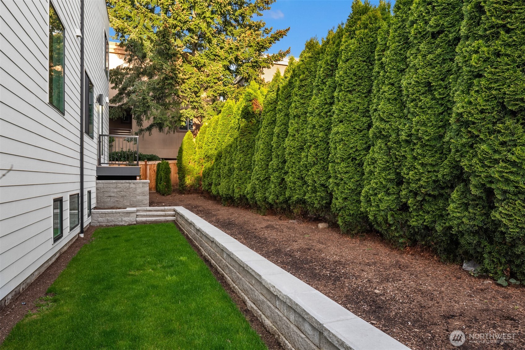 134 8th Ct , Kirkland, WA 98033