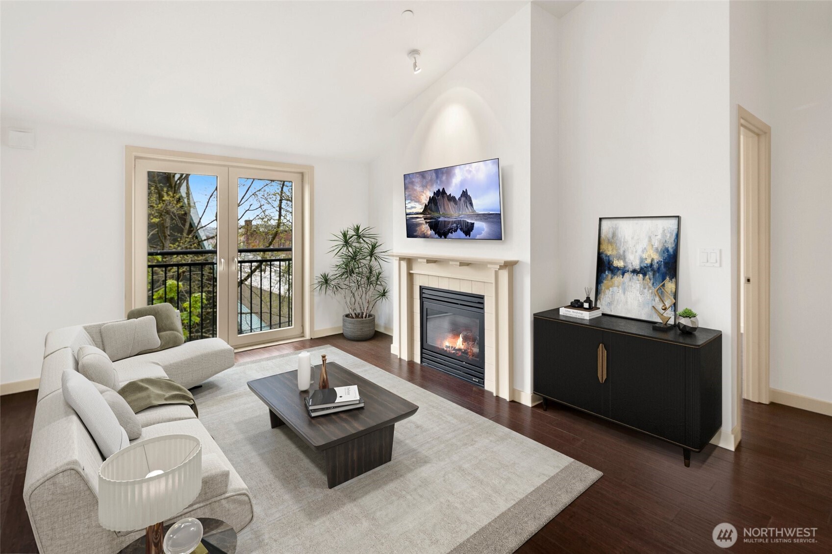 701 1st Avenue N #402, Seattle, WA 98109