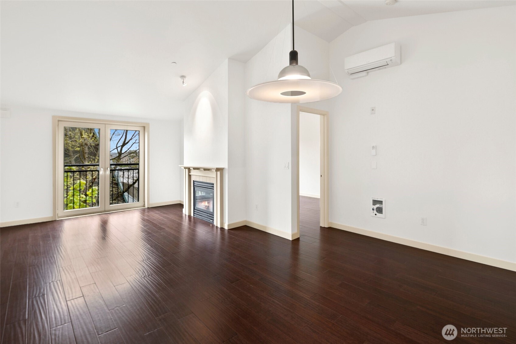 701 1st Avenue N #402, Seattle, WA 98109